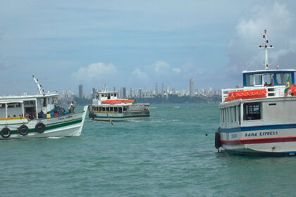 Travessia SalvadorMorro de São Paulo tem movimento moderado neste domingo e previsão de fluxo intenso no retorno